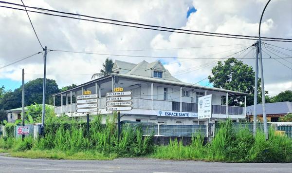 Local professionnel "ESPACE SANTE" à DESHAUTEURS SAINT ANNE