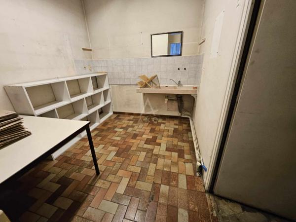 ALBERTVILLE (73200) : LOCAL COMMERCIAL DE 48.18 M² AVEC STATIONNEMENTS