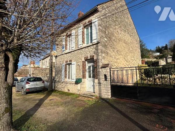 IDEAL POUR INVESTISSEURS.

Cette maison de ville à rénover, vous propose au rez-de-chaussée u...