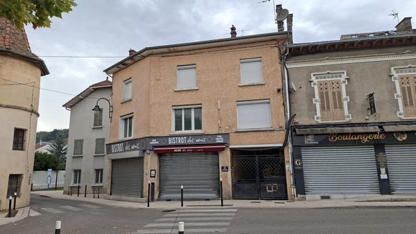 Plateaux à rénovés au centredu village