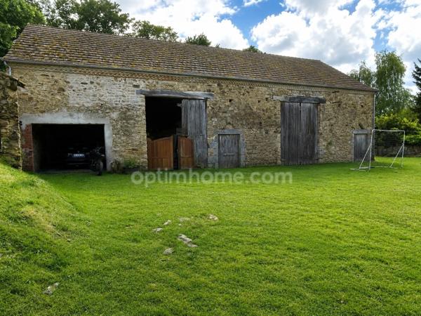 Corps de fermé rénové 170m2 avec deux granges -1370 m2 de terrain