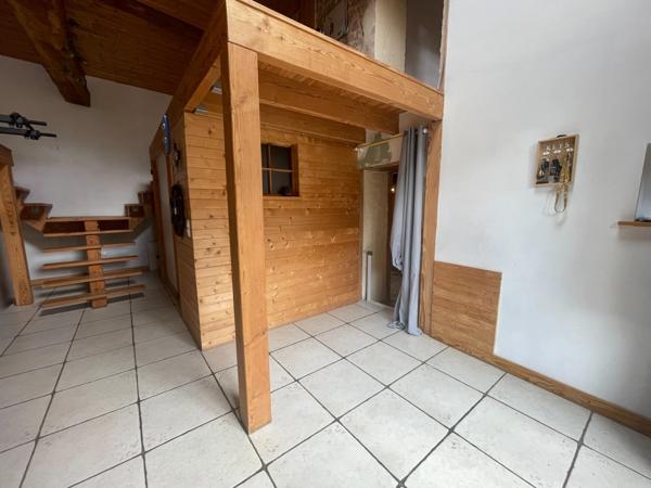 Corps de fermé rénové 170m2 avec deux granges -1370 m2 de terrain