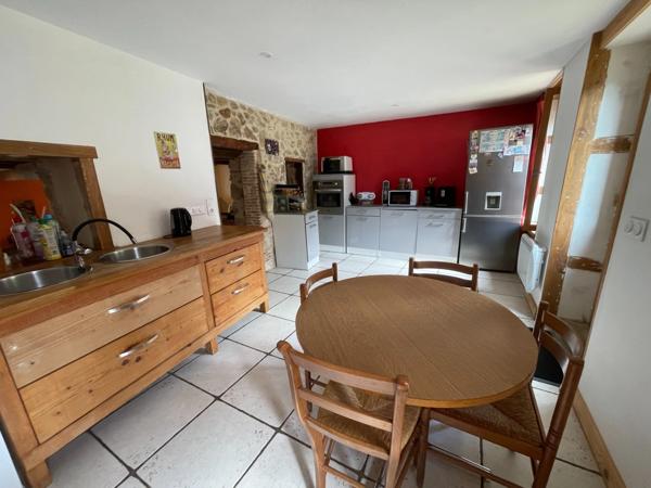 Corps de fermé rénové 170m2 avec deux granges -1370 m2 de terrain