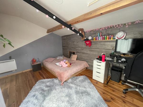 Corps de fermé rénové 170m2 avec deux granges -1370 m2 de terrain