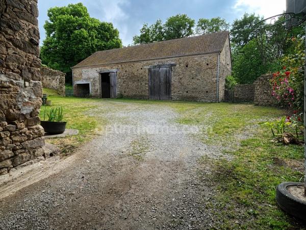 Corps de fermé rénové 170m2 avec deux granges -1370 m2 de terrain