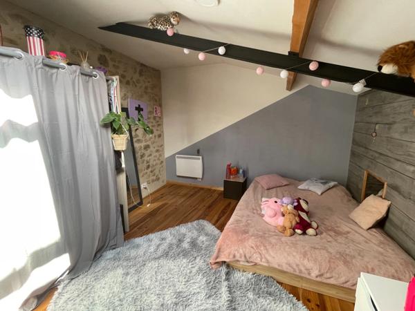 Corps de fermé rénové 170m2 avec deux granges -1370 m2 de terrain