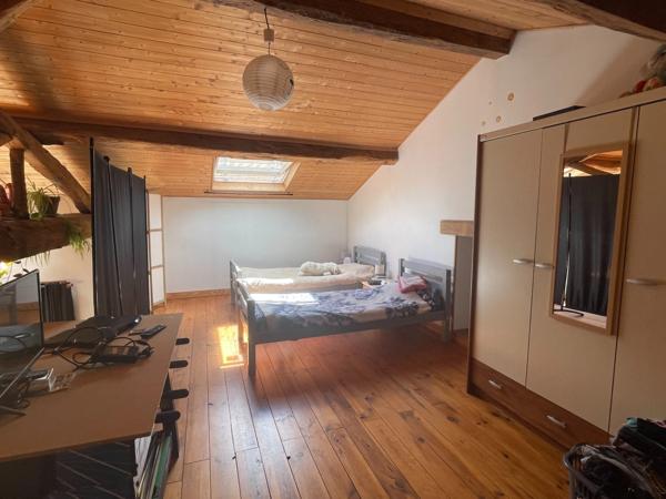 Corps de fermé rénové 170m2 avec deux granges -1370 m2 de terrain