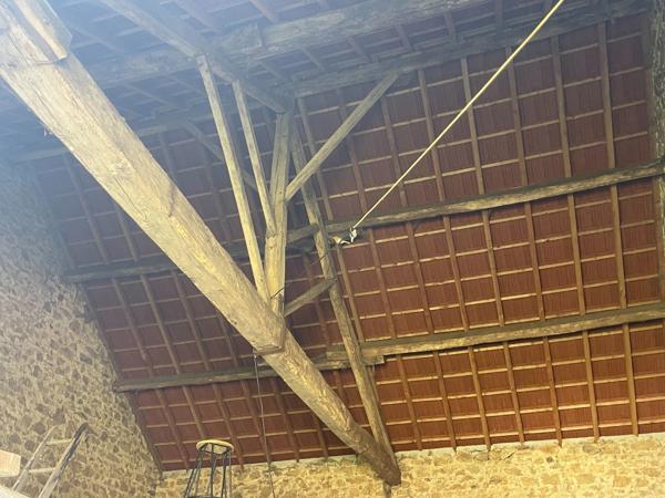 Corps de fermé rénové 170m2 avec deux granges -1370 m2 de terrain
