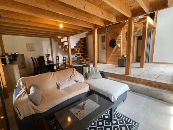 Corps de fermé rénové 170m2 avec deux granges -1370 m2 de terrain