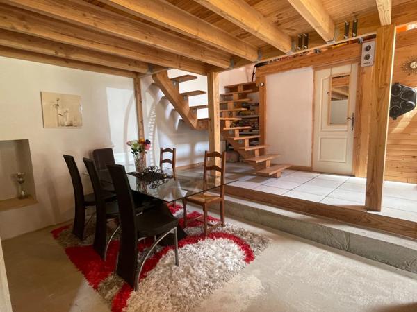 Corps de fermé rénové 170m2 avec deux granges -1370 m2 de terrain