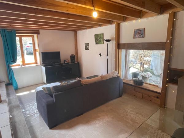 Corps de fermé rénové 170m2 avec deux granges -1370 m2 de terrain