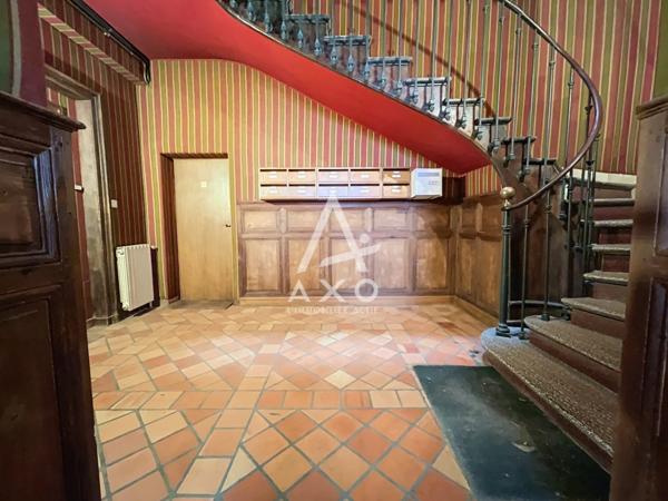 Domaine Exceptionnel à Verrières-en-Anjou: Opportunité d'Investissement Immobilier avec 10 Appartements Loués