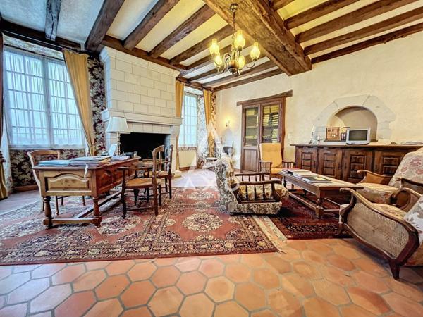 Domaine Exceptionnel à Verrières-en-Anjou: Opportunité d'Investissement Immobilier avec 10 Appartements Loués