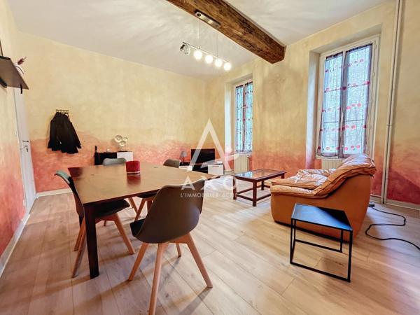 Domaine Exceptionnel à Verrières-en-Anjou: Opportunité d'Investissement Immobilier avec 10 Appartements Loués