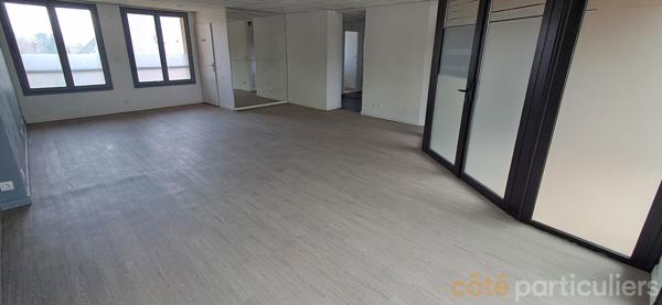 Location Local commercial92 m² - 5 Pièces - FLAVIN (12450)