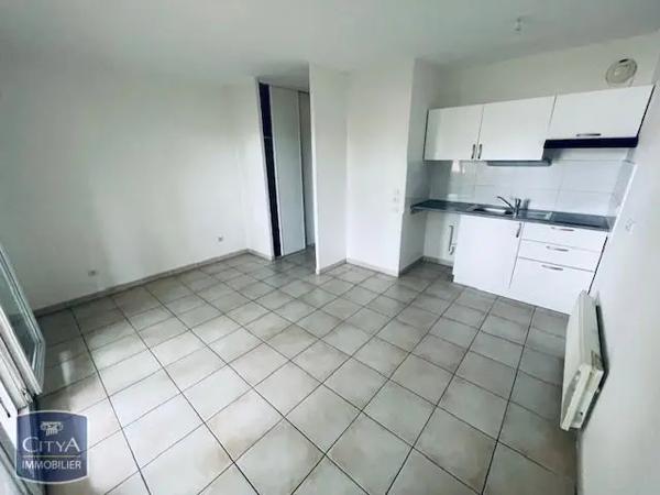 Appartement à louer 1 pièce 24.47m² La Seyne-sur-Mer (83500)