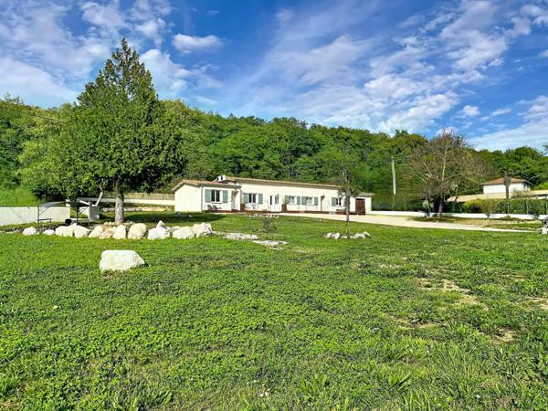 Maison + 2 Gîtes meublés, terrain de 2864 m².