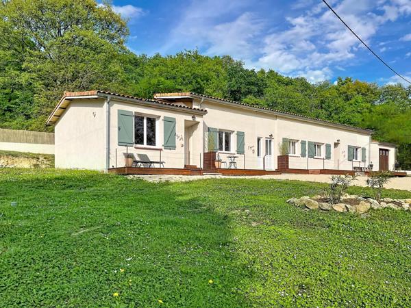 Maison + 2 Gîtes meublés, terrain de 2864 m².