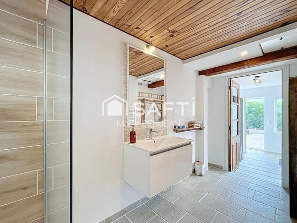 Maison + 2 Gîtes meublés, terrain de 2864 m².
