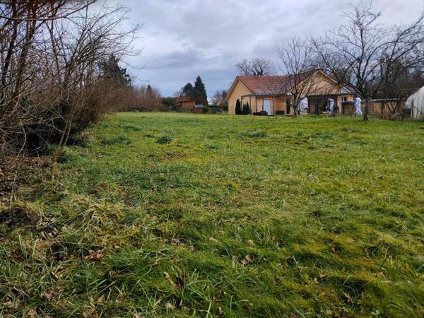 Terrain constructible plat à  RANCHOT  JURA