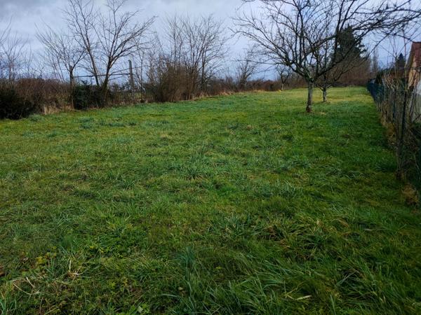 Terrain constructible plat à  RANCHOT  JURA