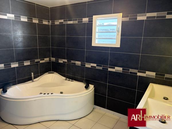 A LOUER VILLA F6 AVEC BELLE VUE DEGAGEE - GRANDE MONTEE