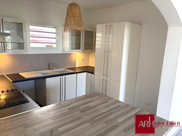 A LOUER VILLA F6 AVEC BELLE VUE DEGAGEE - GRANDE MONTEE