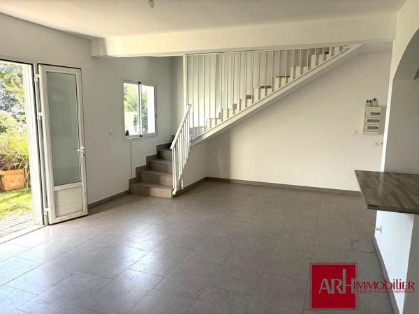 A LOUER VILLA F6 AVEC BELLE VUE DEGAGEE - GRANDE MONTEE