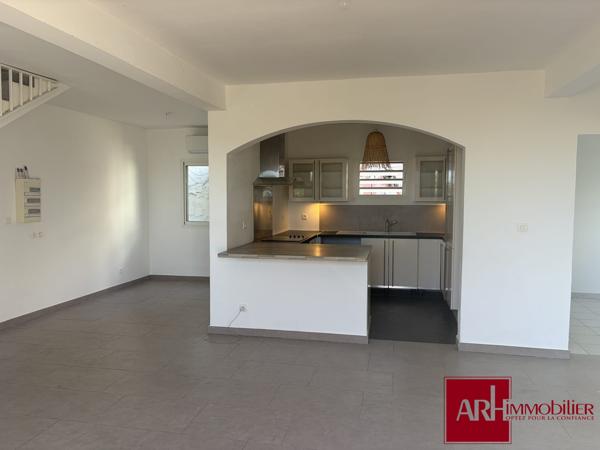 A LOUER VILLA F6 AVEC BELLE VUE DEGAGEE - GRANDE MONTEE