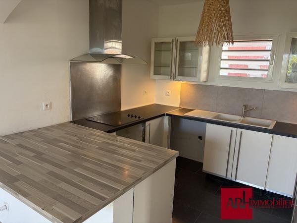 A LOUER VILLA F6 AVEC BELLE VUE DEGAGEE - GRANDE MONTEE