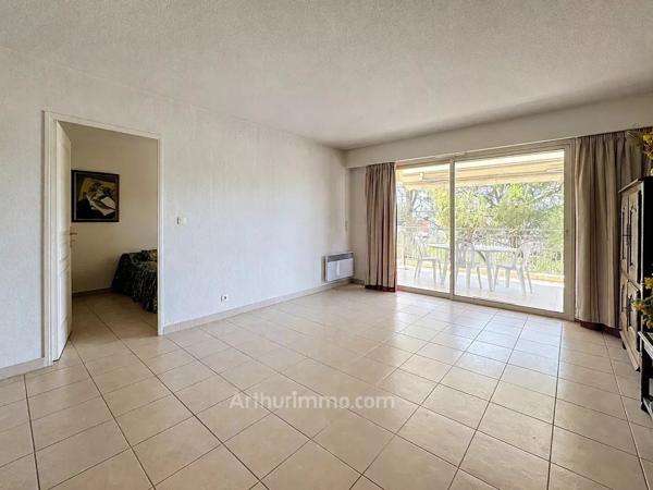 Vente                                                      Appartement
                        
                     4 pièces                      80 m2                     à Mouans-Sartoux