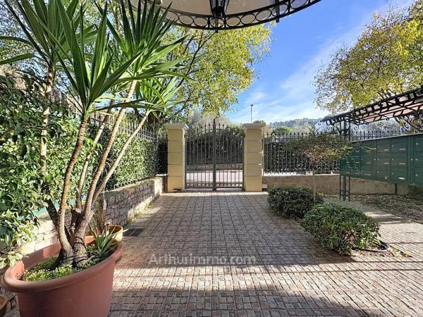 Vente                                                      Appartement
                        
                     4 pièces                      80 m2                     à Mouans-Sartoux