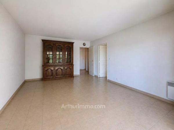 Vente                                                      Appartement
                        
                     4 pièces                      80 m2                     à Mouans-Sartoux