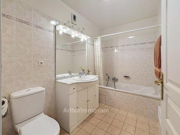 Vente                                                      Appartement
                        
                     4 pièces                      80 m2                     à Mouans-Sartoux