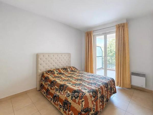 Vente                                                      Appartement
                        
                     4 pièces                      80 m2                     à Mouans-Sartoux