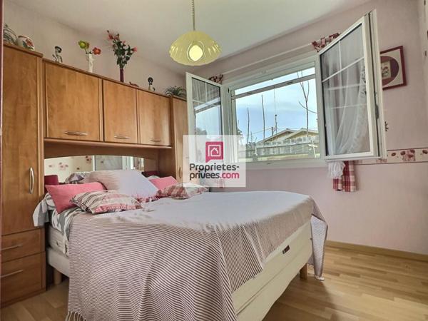 Dept 33 - La Teste De Buch- Maison 5 pièce(s) 79 m2 avec terrasse, son jardin de 745m² et un garage indépendant, une véranda de 10m2 et une buanderie de 15m2 soit une surface utile de 104m2