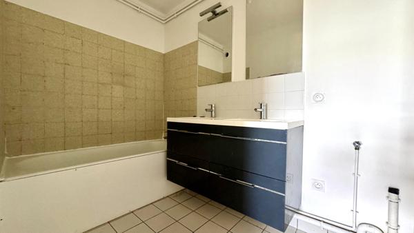 Plein Centre ville, grand F3 pièces avec balcon