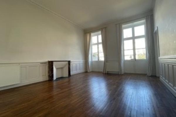Louer appartement 5 pièces de 177 m²