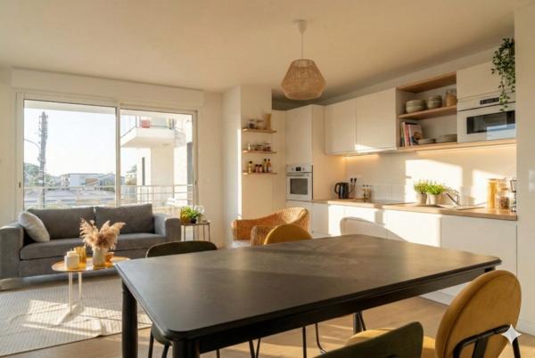 Appartement T4 - Triple exposition - Grande terrasse - Parkings - Livré