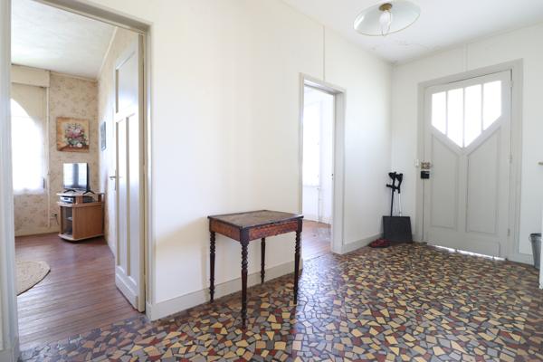 ROYAN - QUARTIER DU PARC - MAISON A RÉNOVER AVEC JARDIN