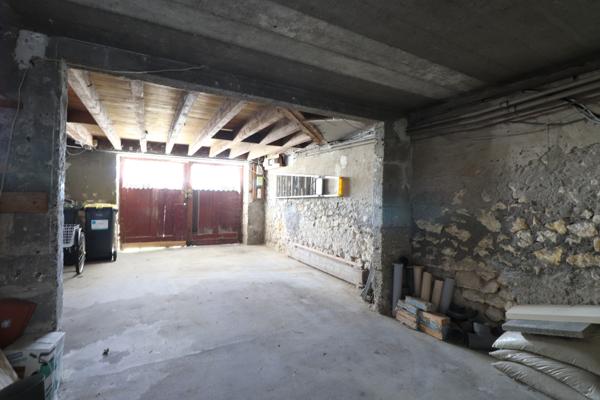 ROYAN - QUARTIER DU PARC - MAISON A RÉNOVER AVEC JARDIN