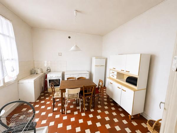 ROYAN - QUARTIER DU PARC - MAISON A RÉNOVER AVEC JARDIN