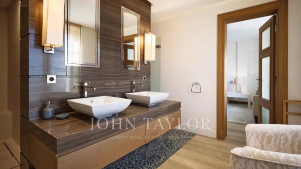 Une propriété élégante au décor intemporel et à l’adresse prestigieuse