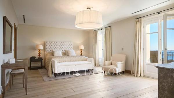Une propriété élégante au décor intemporel et à l’adresse prestigieuse