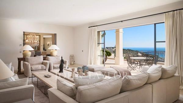Une propriété élégante au décor intemporel et à l’adresse prestigieuse