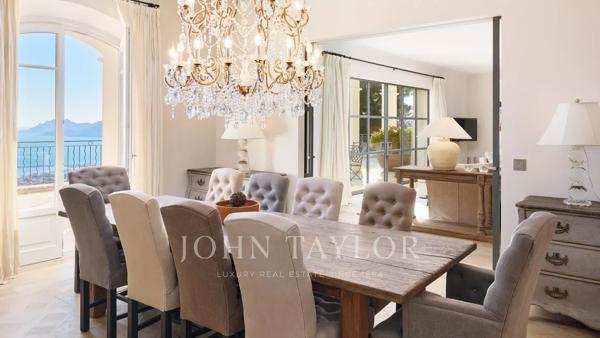 Une propriété élégante au décor intemporel et à l’adresse prestigieuse