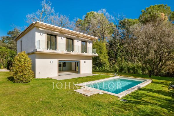 Mougins - Villa contemporaine neuve dans petit domaine privé