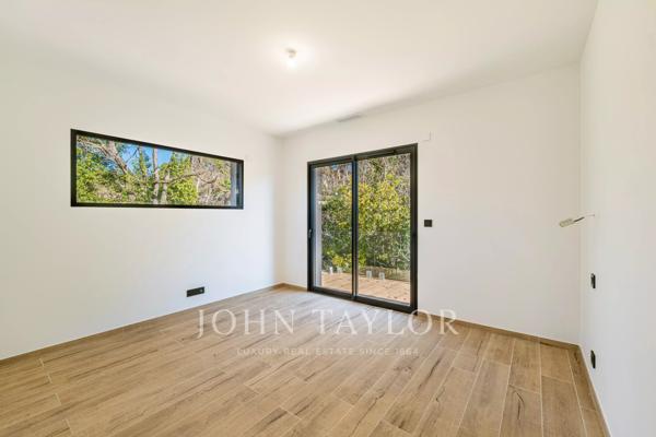 Mougins - Villa contemporaine neuve dans petit domaine privé