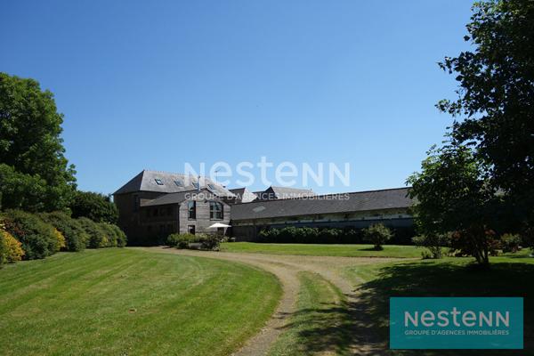 Maison de 4 chambres à vendre à Saint Brandan, accès commerces de QUINTIN à pieds, grand hangar de 550 m², sur  environ 7500 m² de terrain