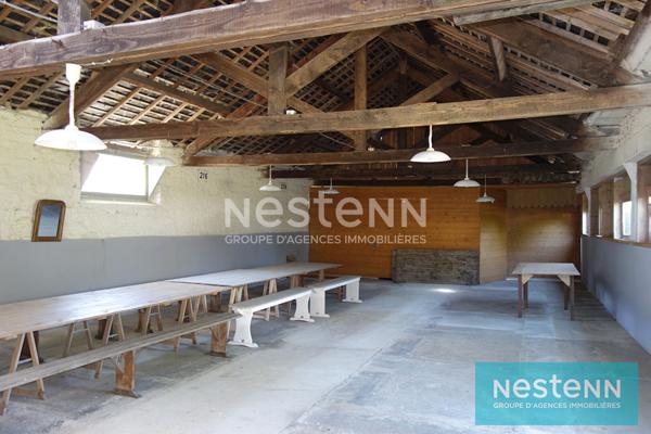 Maison de 4 chambres à vendre à Saint Brandan, accès commerces de QUINTIN à pieds, grand hangar de 550 m², sur  environ 7500 m² de terrain